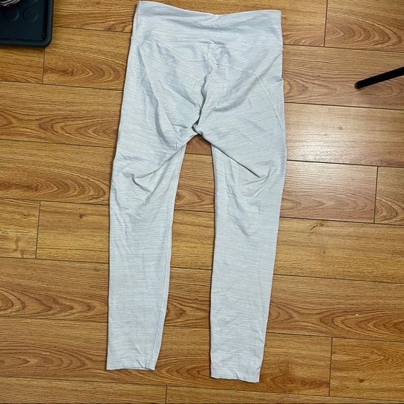 Outdoor Voices Flow 7/8 Legging in Oatmeal - Picture 4 of 4